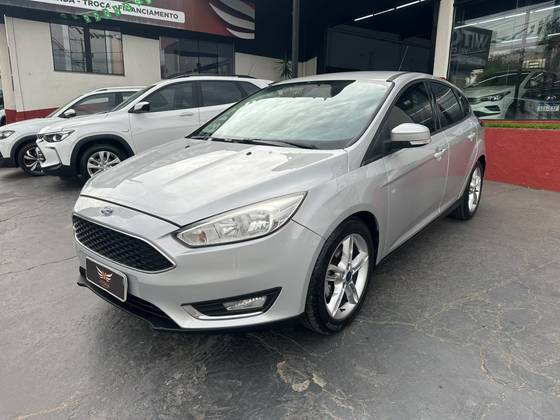FORD FOCUS 1.6 SE 16V FLEX 4P POWERSHIFT FORD FOCUS 1.6 SE 16V FLEX 4P POWERSHIFT